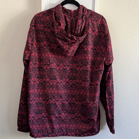 Beautiful Giant Men’s lightweight jacket in red/black - Picture 12 of 12